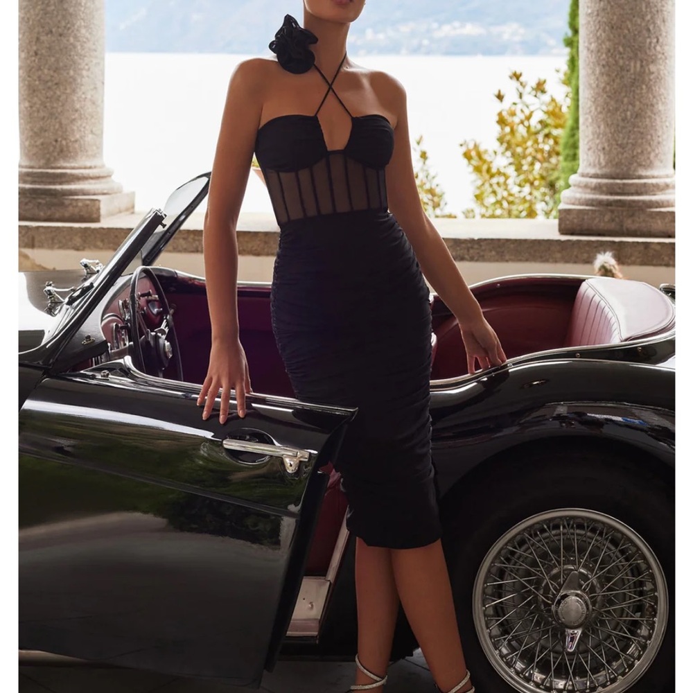 Elegant Black Strapless Dress